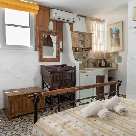 Alexandros By The - Serifos Πανσιόν