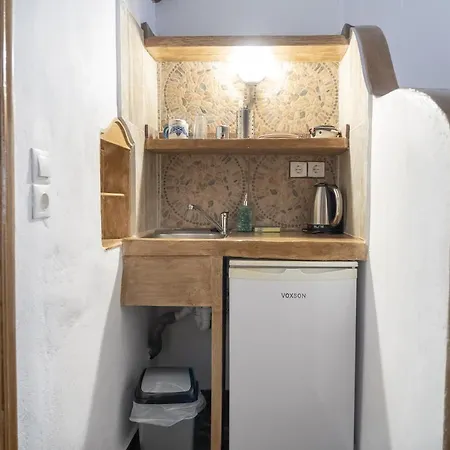 Alexandros By The - Serifos Λιβαδάκια