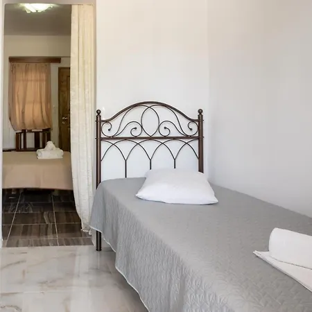 Alexandros By The - Serifos Πανσιόν