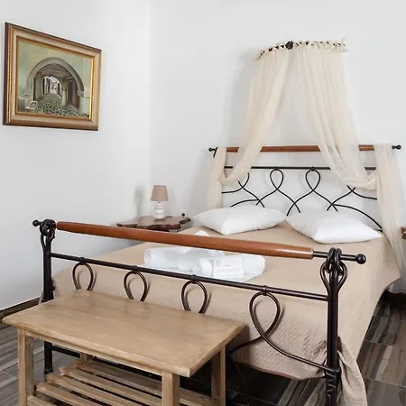 Alexandros By The - Serifos Πανσιόν