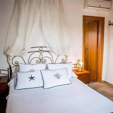 Alexandros By The - Serifos 3*