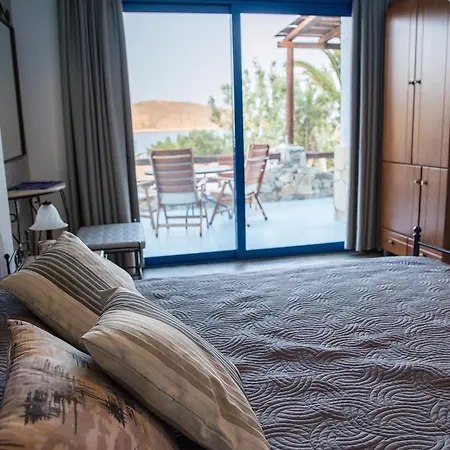 Alexandros By The - Serifos Πανσιόν 3*