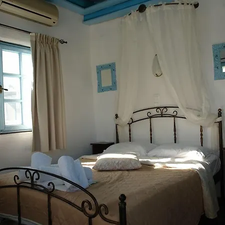 Alexandros By The - Serifos 3*