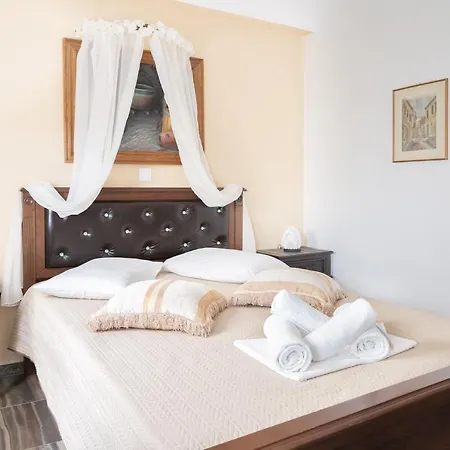 Alexandros By The - Serifos 3*