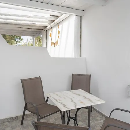 Alexandros By The - Serifos Livadakia