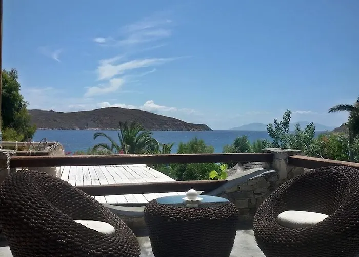 Πανσιόν Alexandros By The - Serifos Λιβαδάκια