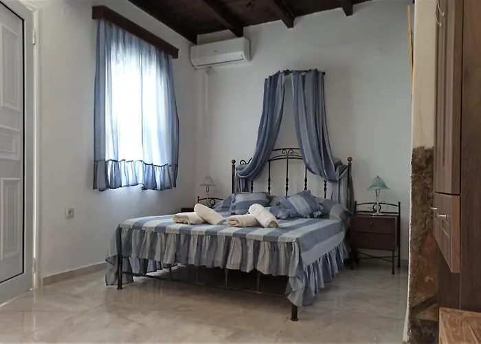 Alexandros By The - Serifos 3*