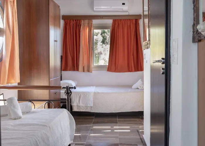 Πανσιόν Alexandros By The - Serifos 3*