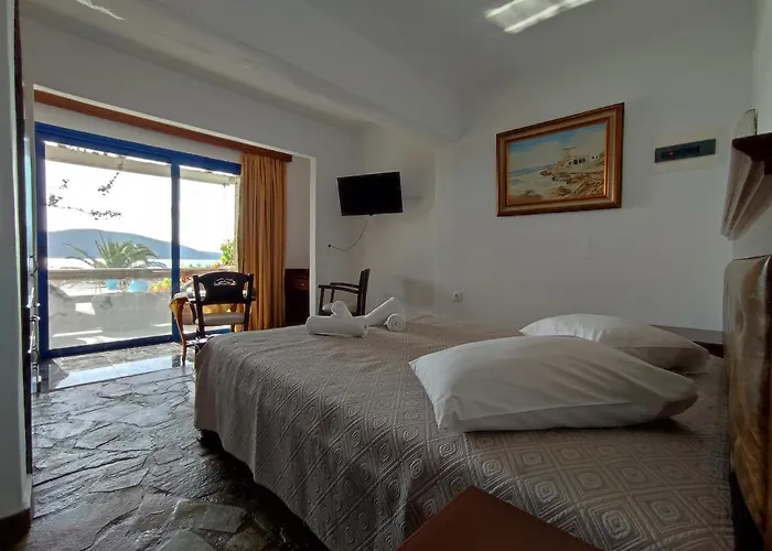 Πανσιόν Alexandros By The - Serifos 3*