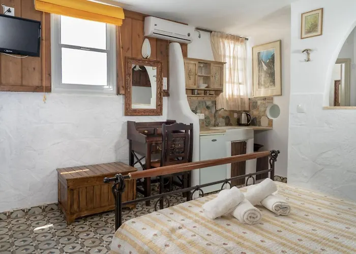 Alexandros By The - Serifos Πανσιόν