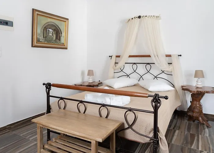 Alexandros By The - Serifos Πανσιόν