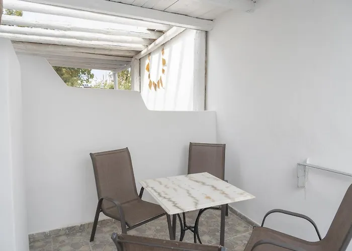 Alexandros By The - Serifos Λιβαδάκια