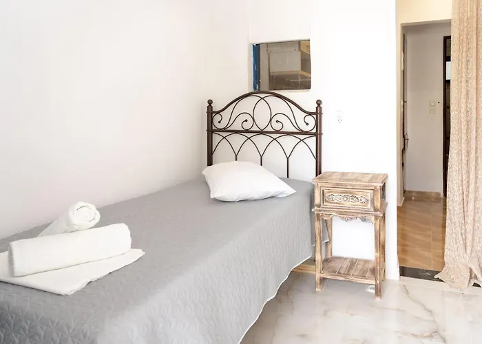 Alexandros By The - Serifos Πανσιόν