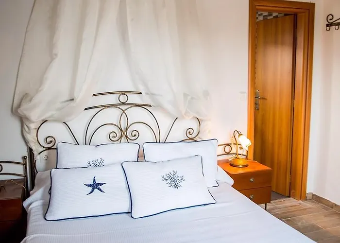 Alexandros By The - Serifos 3*