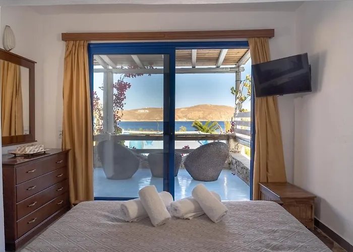 Πανσιόν Alexandros By The - Serifos 3*